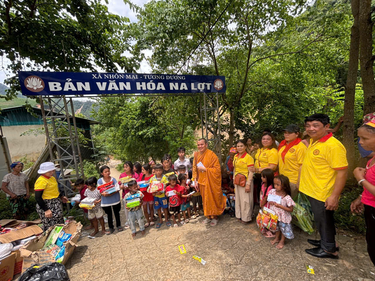 Tịnh xá Ngọc Duyên, chùa Mỹ Hóa chia sẻ yêu thương đến bà con bị thiên tai, bão lũ tại tỉnh Nghệ An